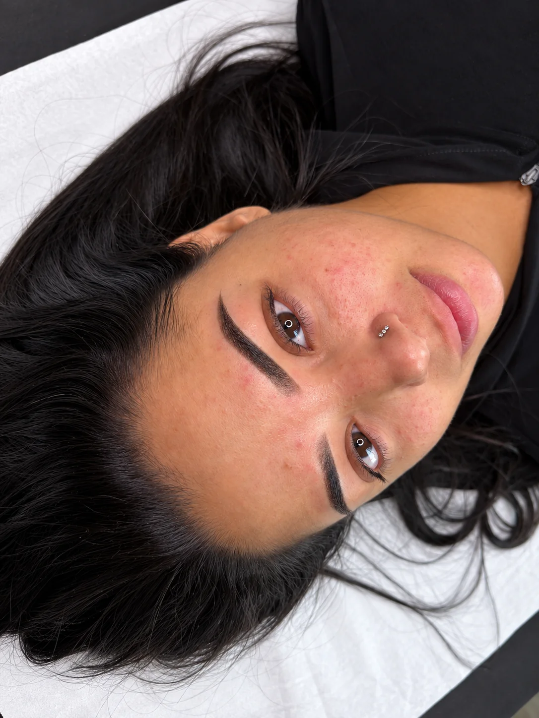 Réalisation sourcils par Aoitef